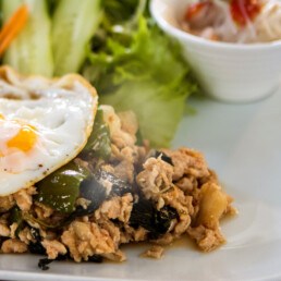 粗挽き挽肉で食べ応えあり！